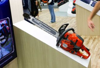 gas-powered chain saw
