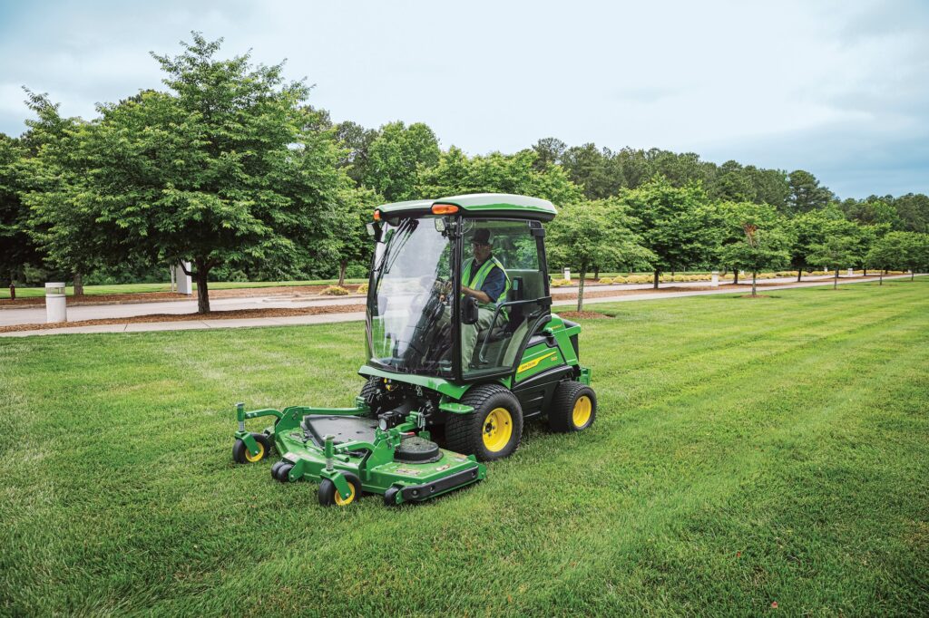 Deere 1585 TerrainCut